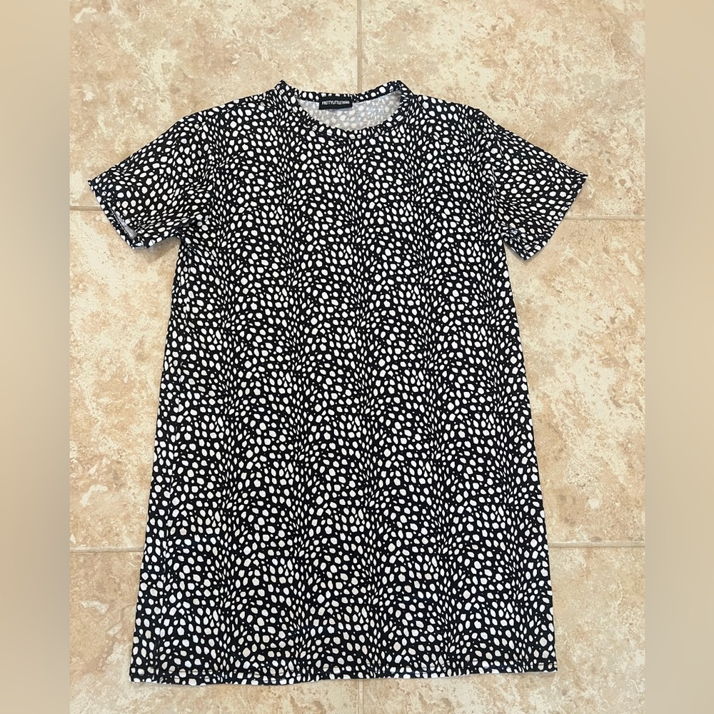 PrettyLittleThing Black & White Polka Dot T-Shirt Dress – Size 4 Casual Mini
